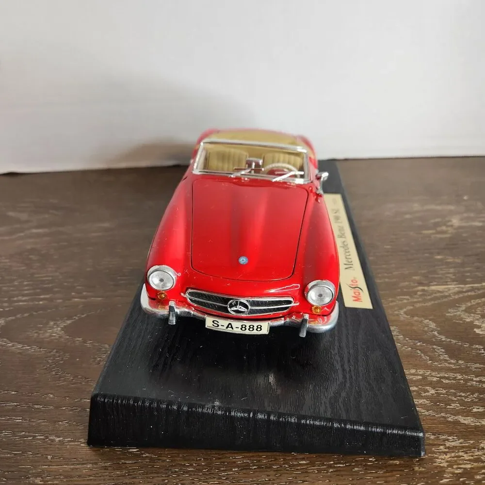 Maisto Red 1955 Mercedes Benz 190SL 1:18 Diecast Car # 31824 With Box and Stand